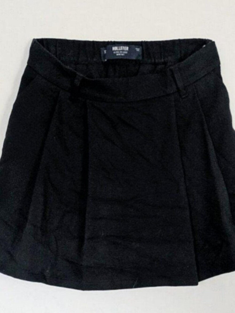 Hollister black size XS pleated skirt with belt loops